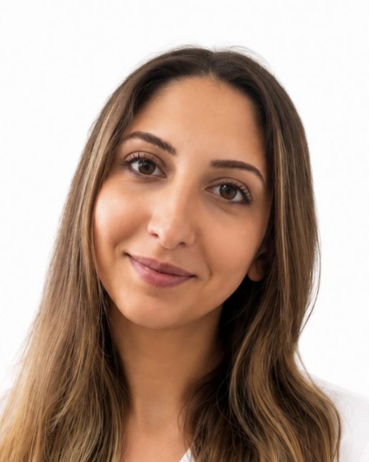 Elena, zahnärztliche Assistentin und Mundhygienikerin